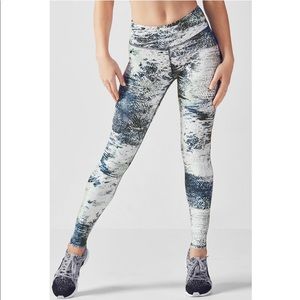 Mid-Rise Printed Powehold Fabletics Leggings XS